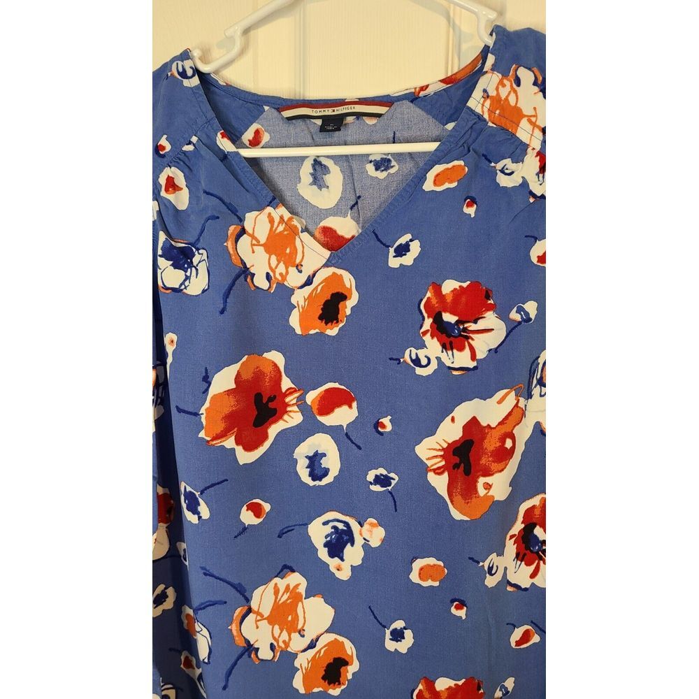 Tommy‎ Hilfiger Womens Top Size M V-Neck